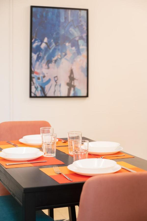 Distinct & Decent 2 Bdr Apt Steps From Nightlife And Airport Кайро Екстериор снимка