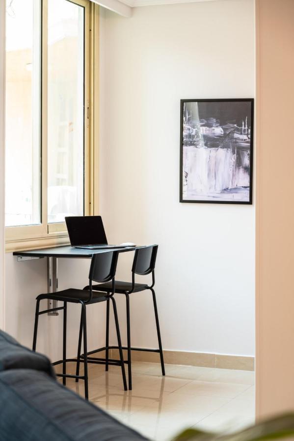 Distinct & Decent 2 Bdr Apt Steps From Nightlife And Airport Кайро Екстериор снимка