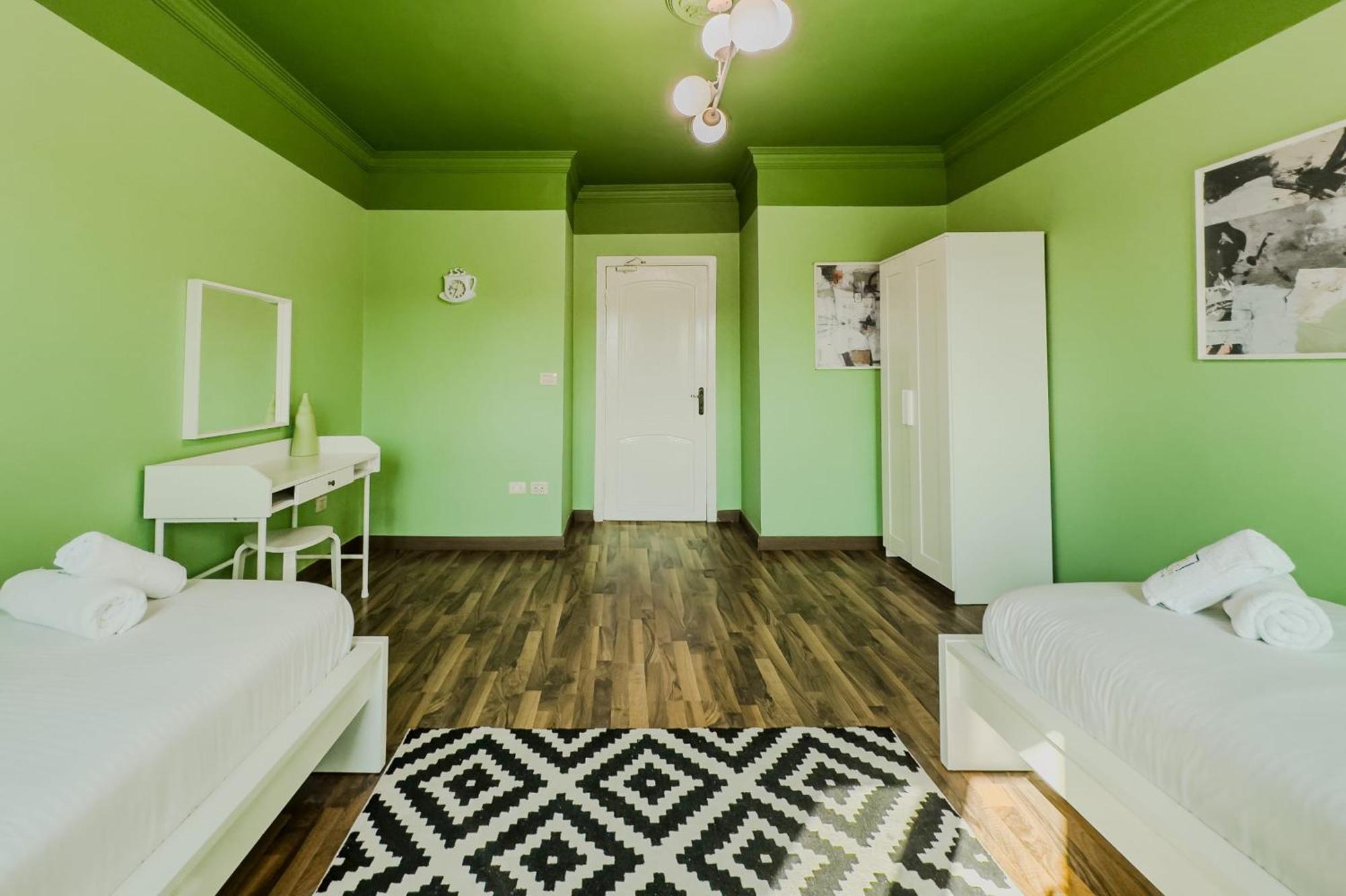 Distinct & Decent 2 Bdr Apt Steps From Nightlife And Airport Кайро Екстериор снимка