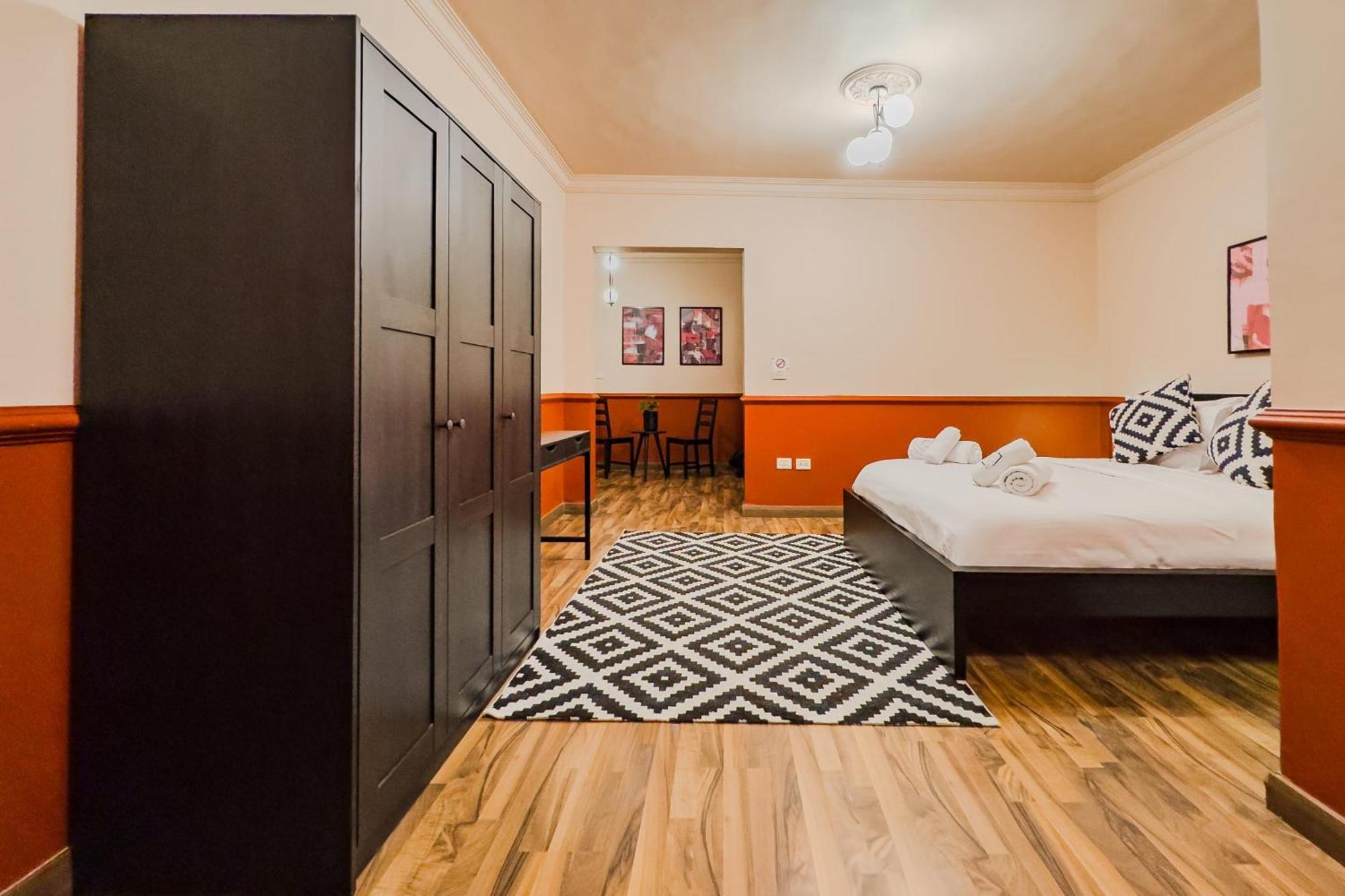 Distinct & Decent 2 Bdr Apt Steps From Nightlife And Airport Кайро Екстериор снимка